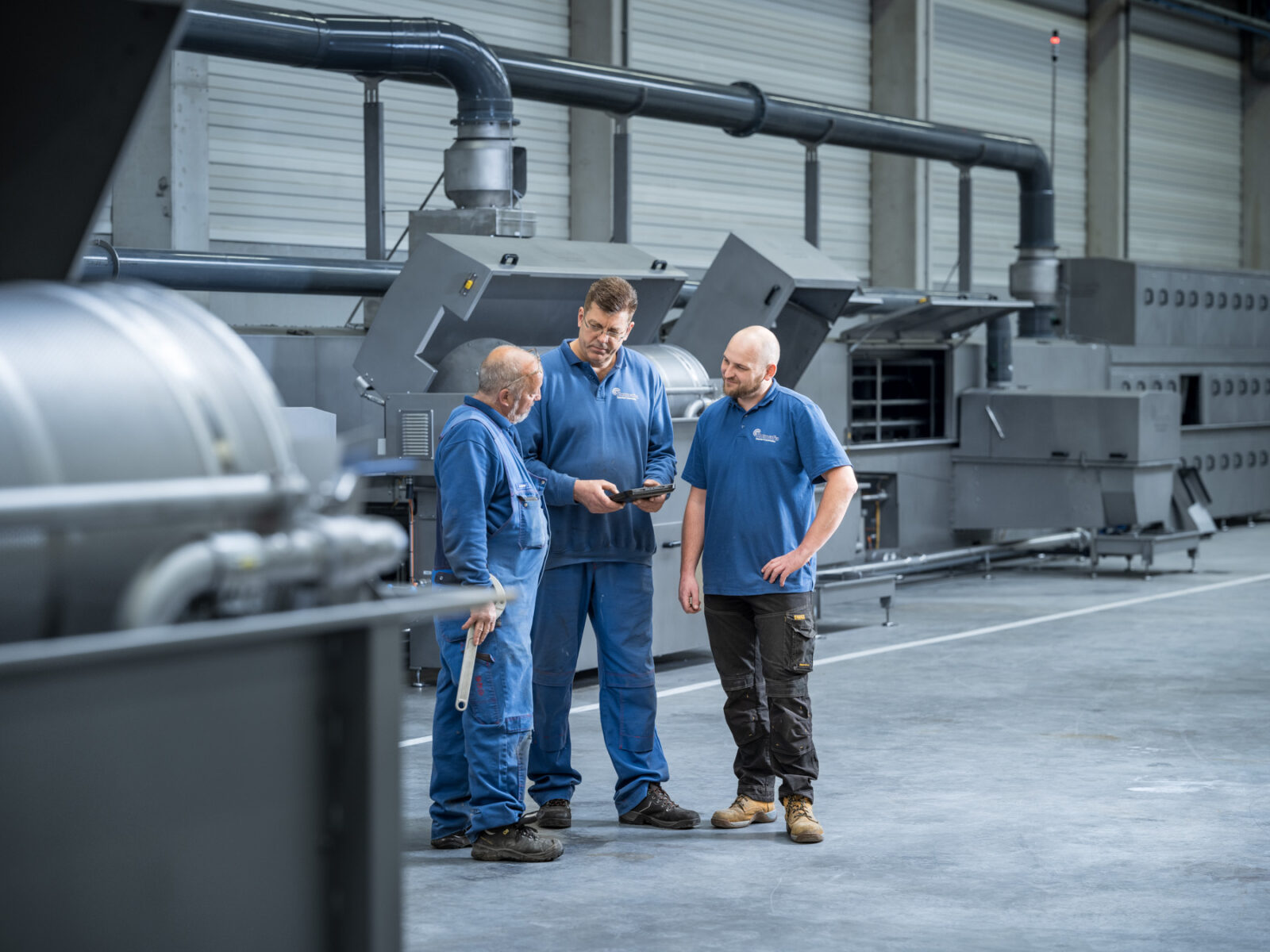 Medewerkers van Numafa in gesprek